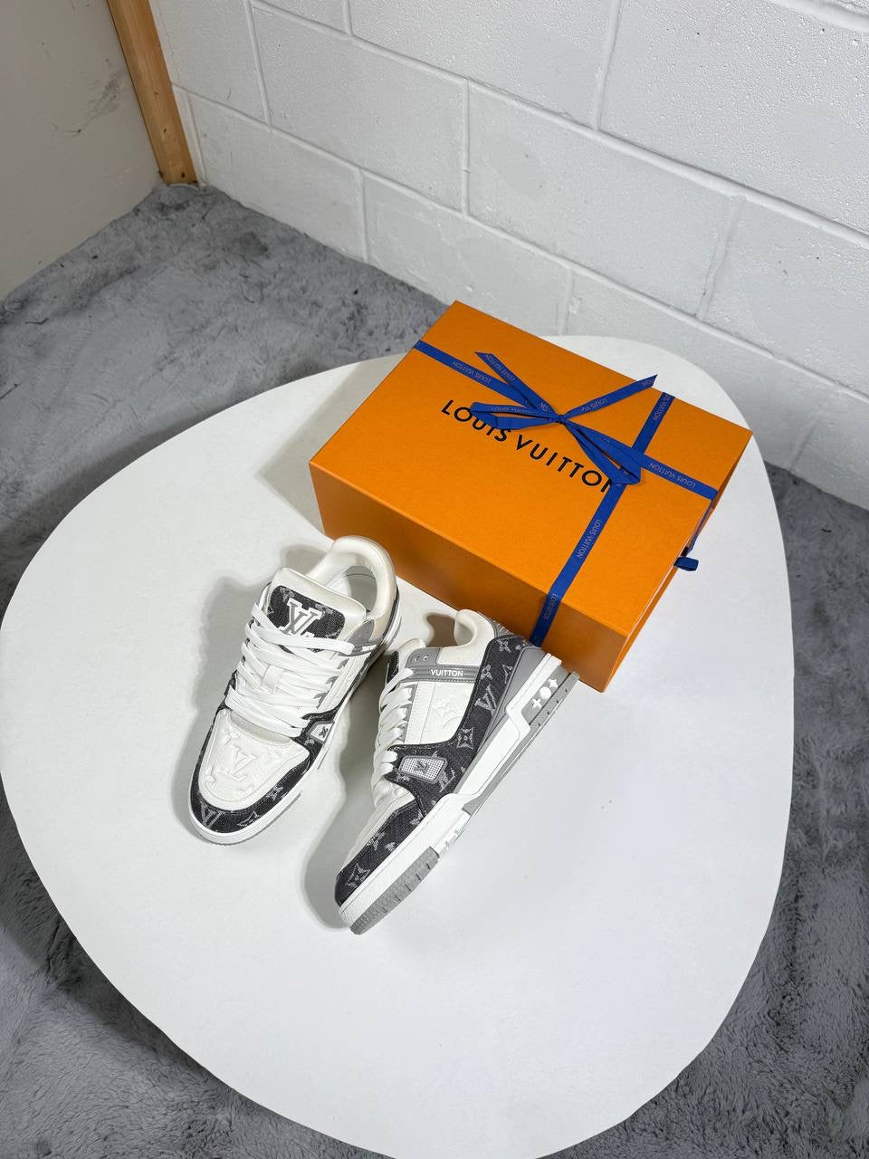 LVE GREY TRAINER