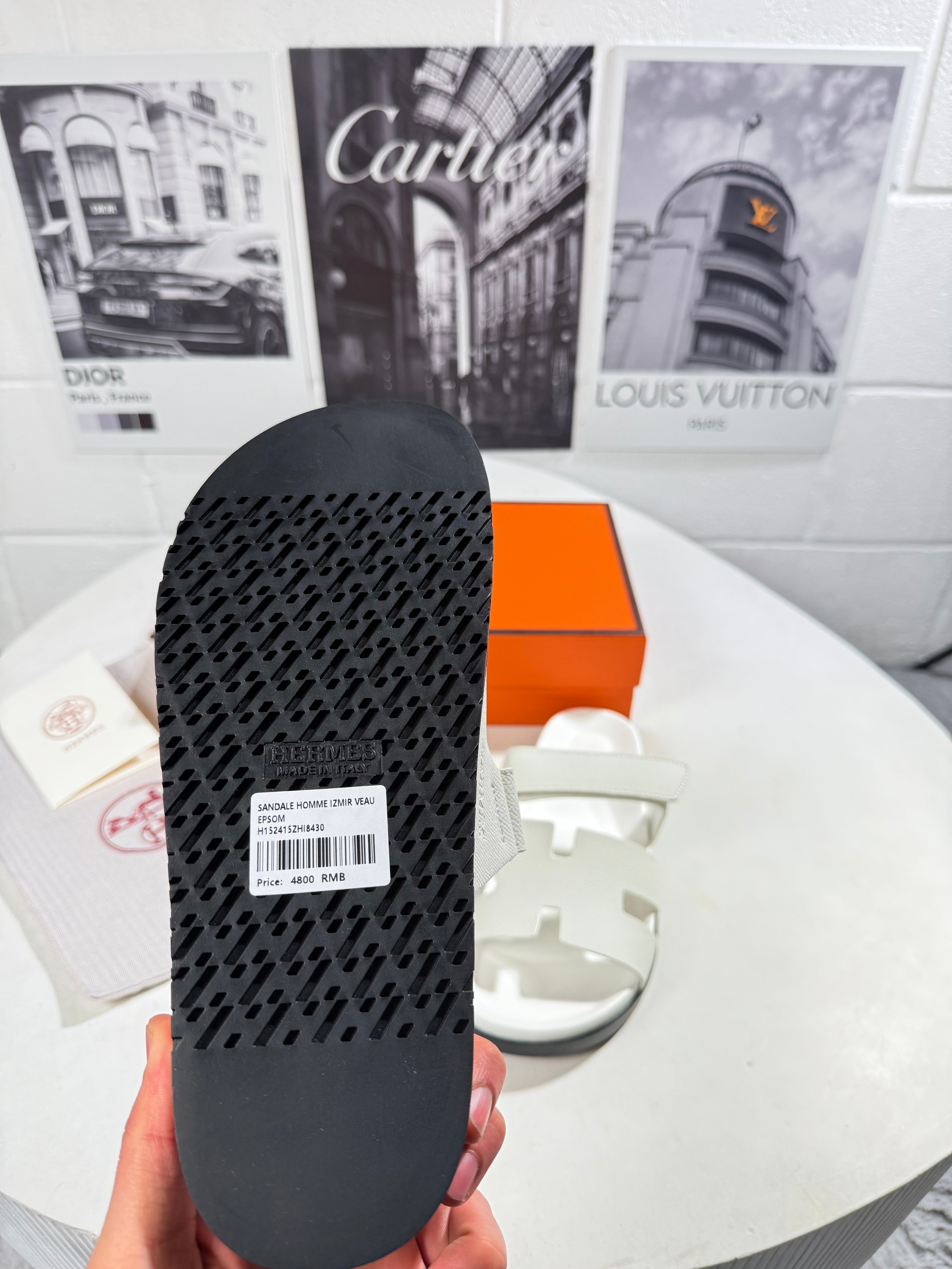 HRMS WHITE SLIDES MENS