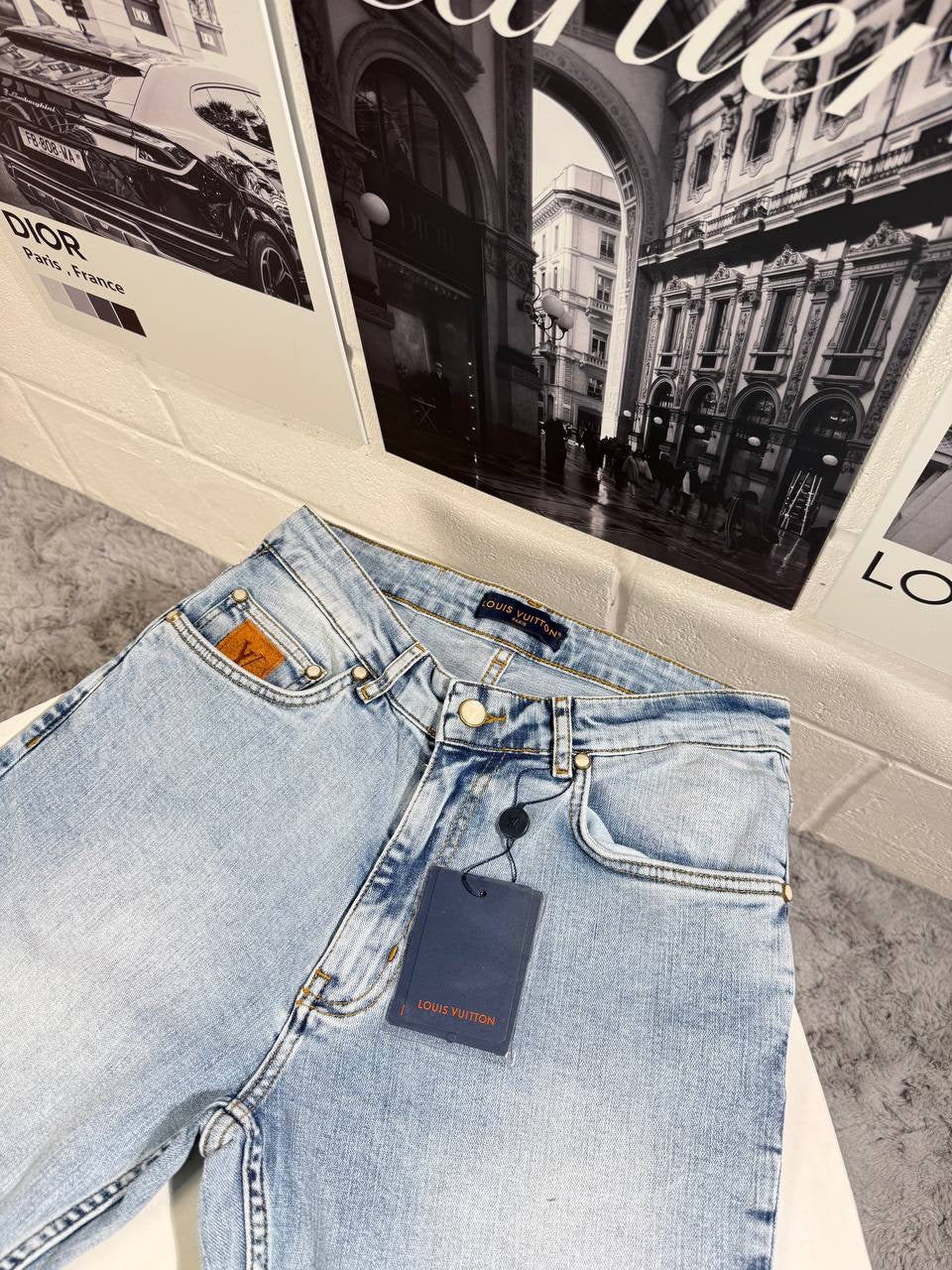 LVE EMBROIDERED LOGO JEAN