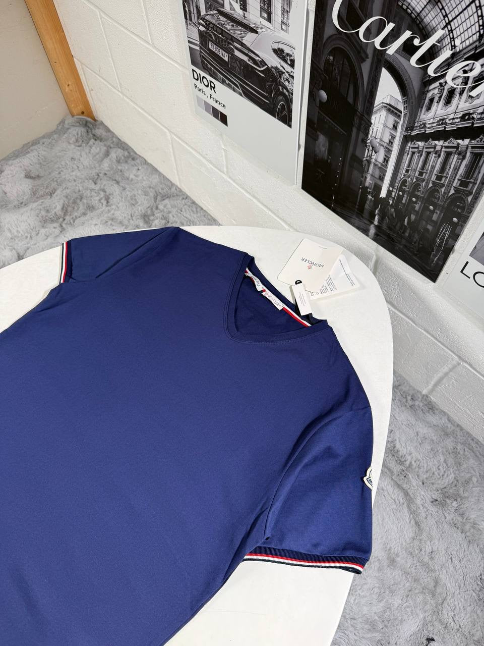 MNCLR V NECK TSHIRT