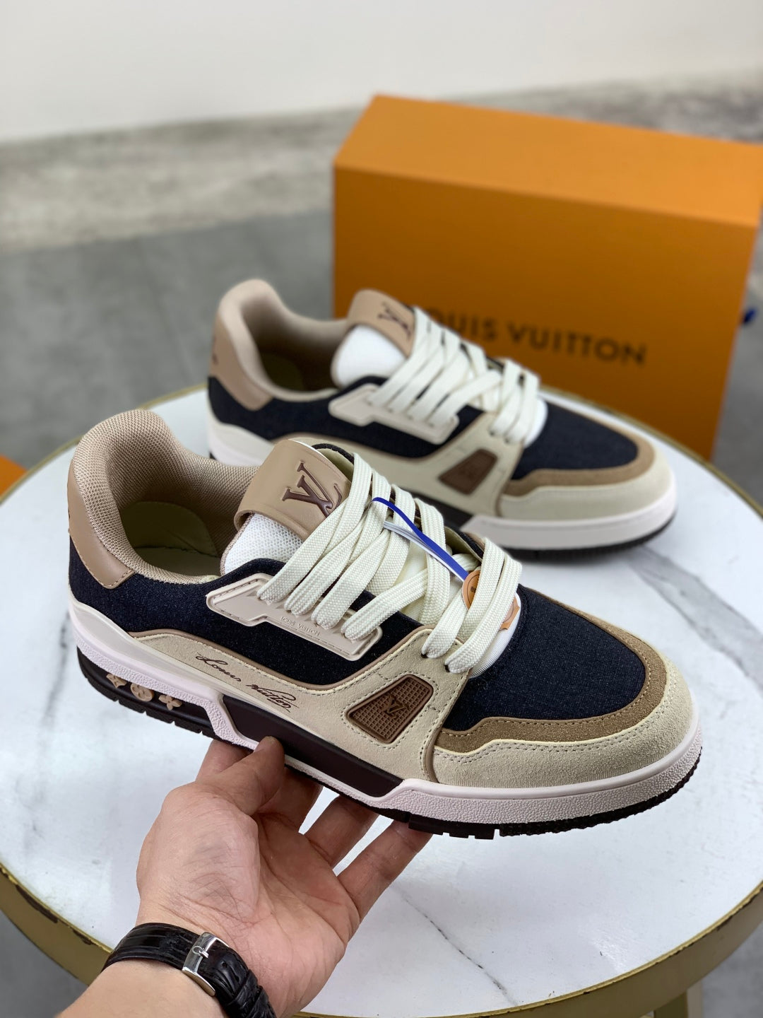 LVE TRAINERS (pre-order)
