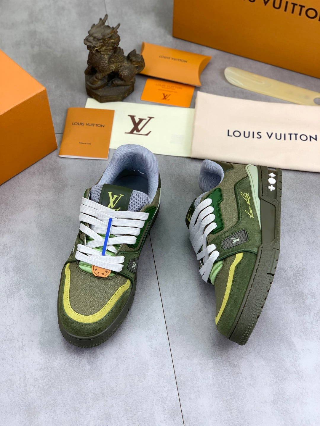 LVE TRAINERS (pre-order)