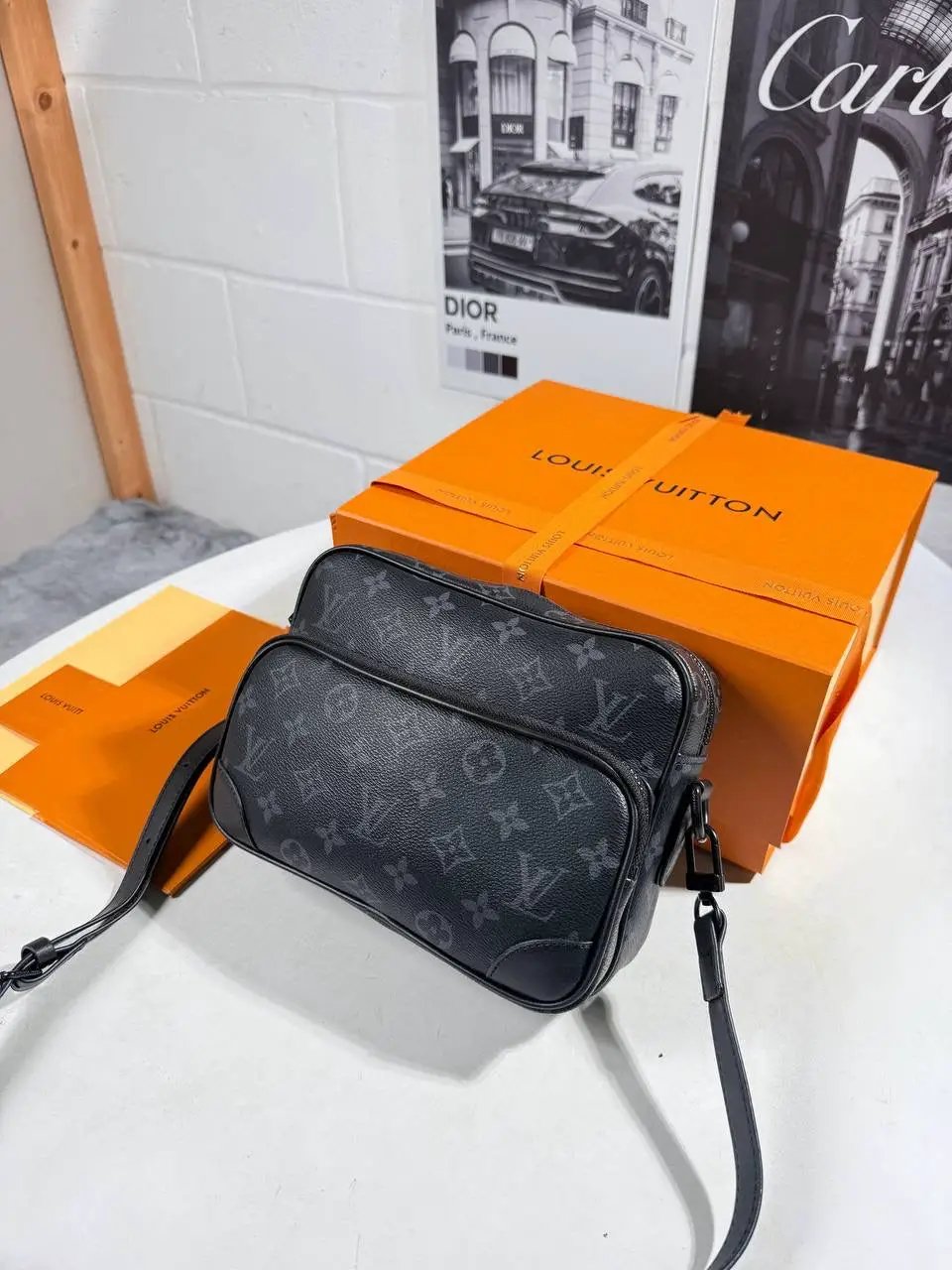 LVE BLACK MONOGRAM MESSENGER BAG