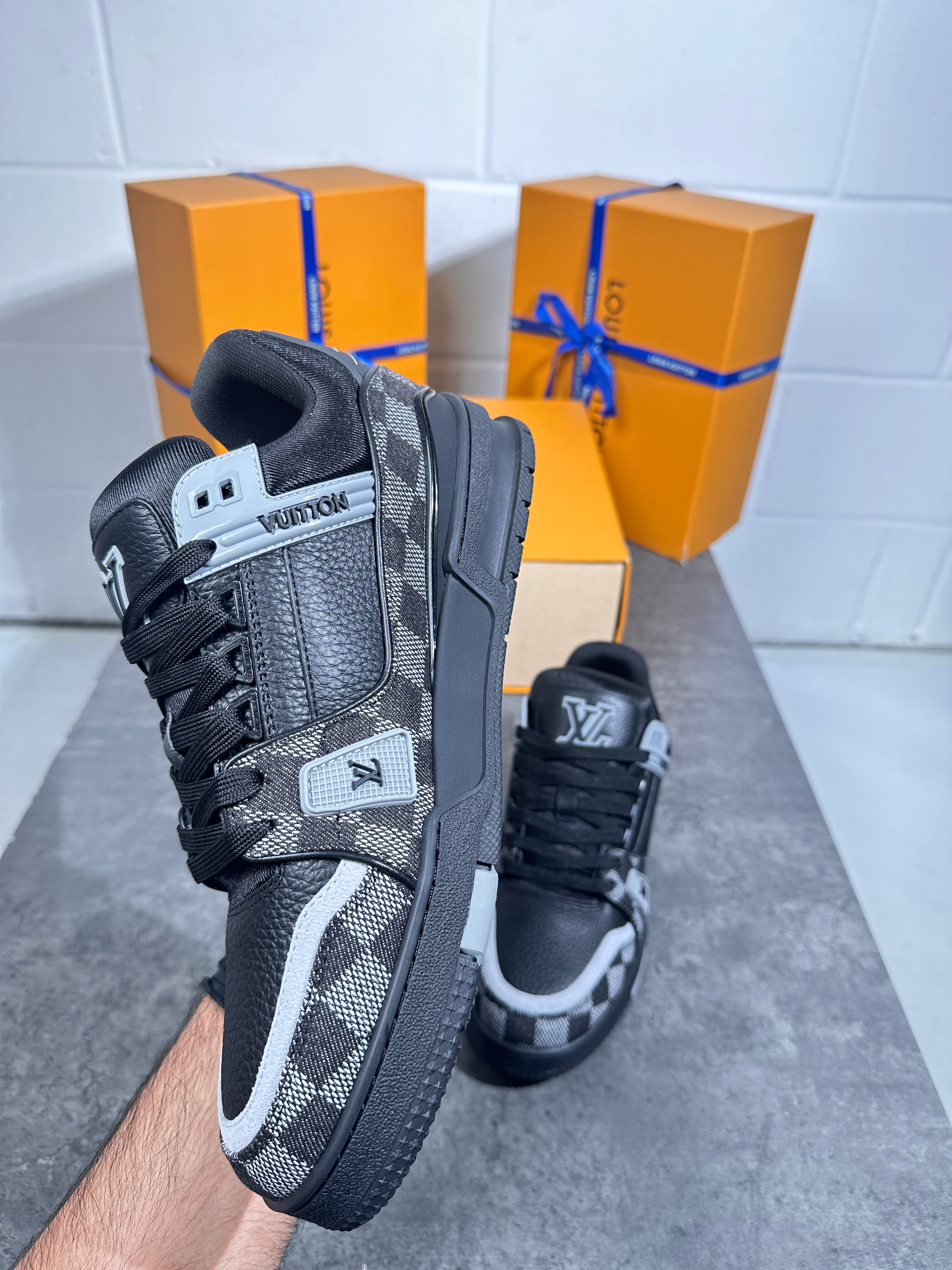 Baskets LV à carreaux noirs