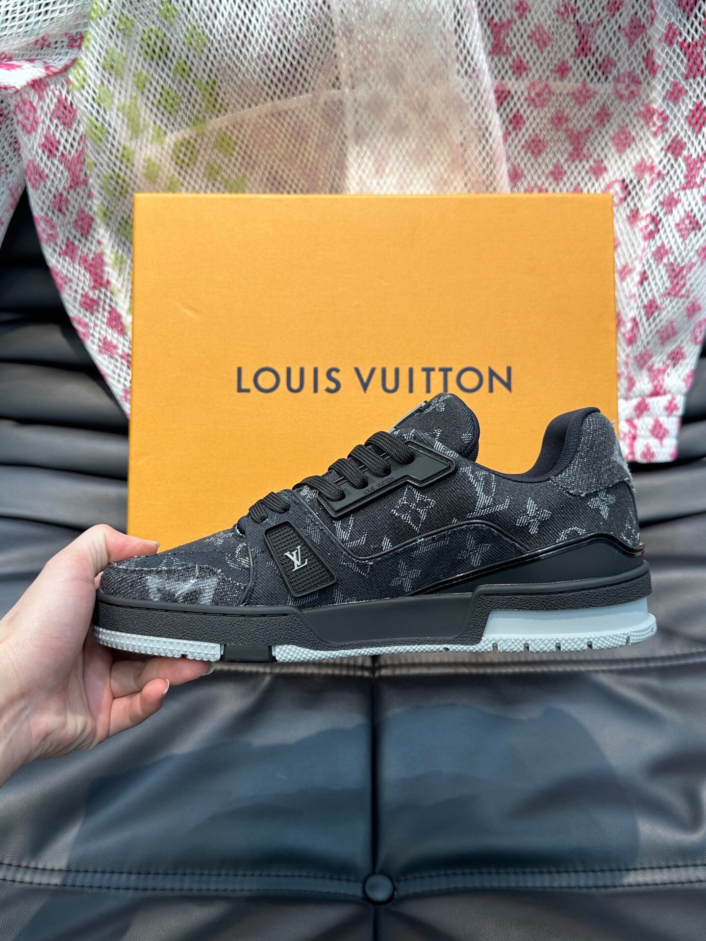 LVE TRAINERS BLACK (pre-order)