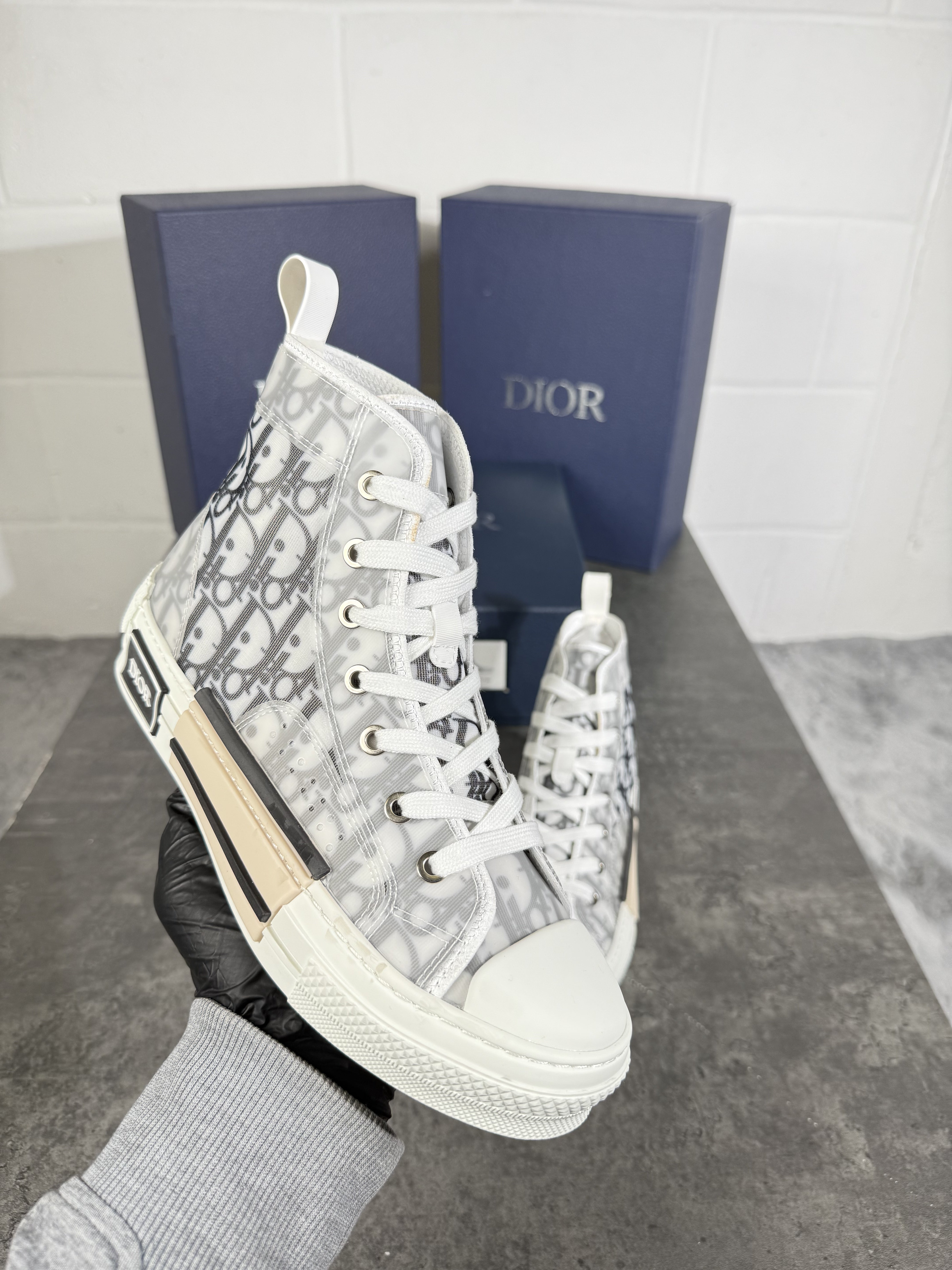 HIGH TOPS