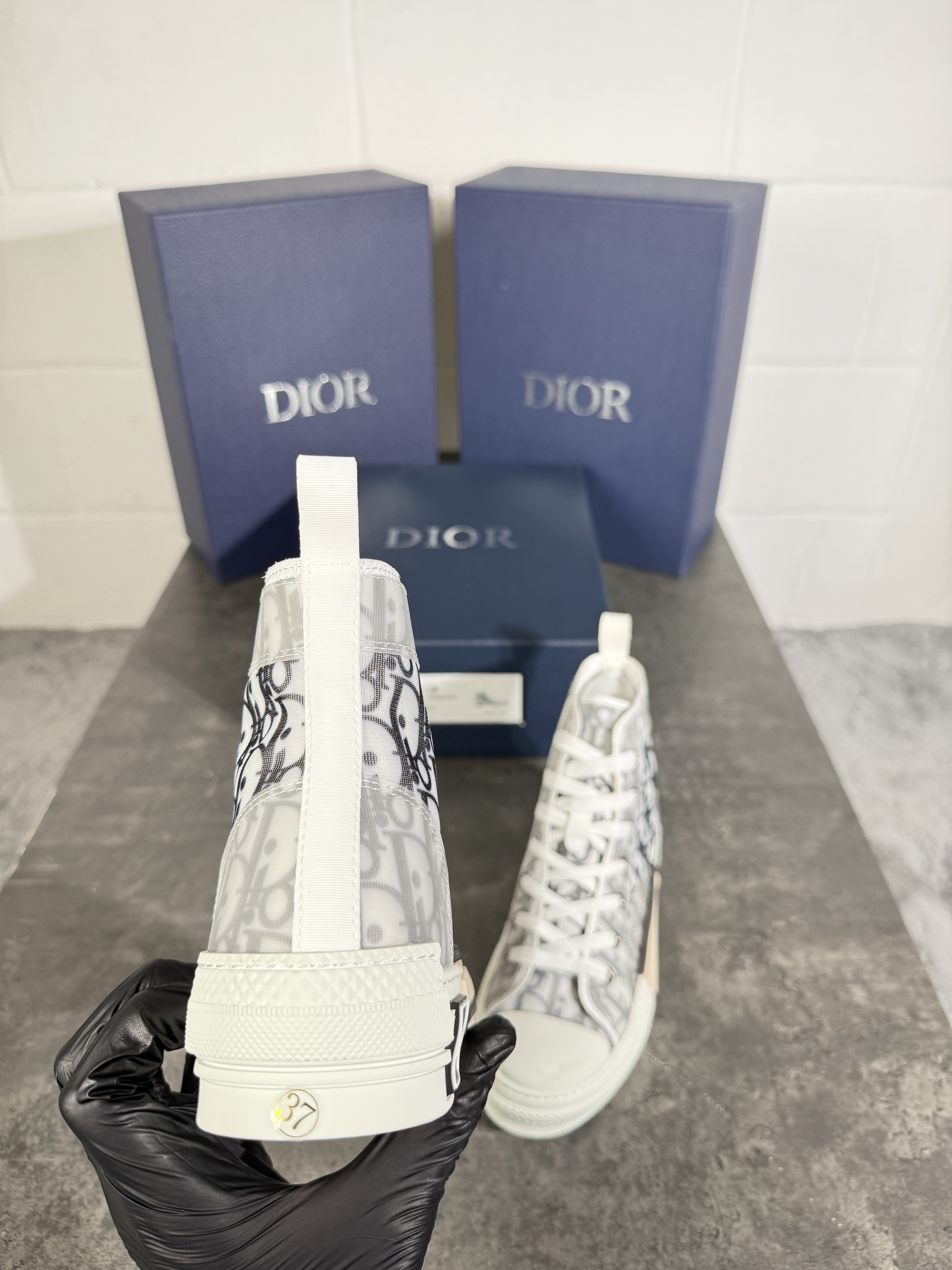 HIGH TOPS